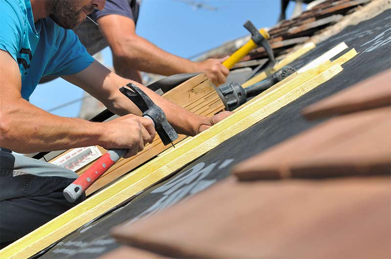 ROOFWALL DAKWERKER TERVUREN : dakdekker dakdekker in België: Vlaams, Waals en Brussels gewest, Luik….Dakwerken, zinkwerken, reiniging, mos verwijderen en waterdicht dakschilderen, skeletbouw, houtbehandeling, plat dak waterdicht maken, gevelschilderen, gevelwaterdicht maken, buitenreiniging: bestrating, klinkers, blauwe steen, muurtje, terras... interventie in BELGIË: Vlaams, Waals en Brussels gewest, Luik….